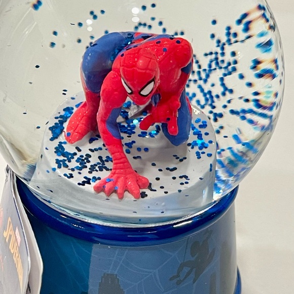 NEW Marvel Spider-Man, Light-Up snow globe, NY skyline, Blue snow, Great Gift! - Picture 2 of 9